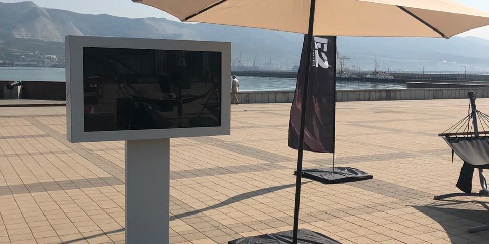 Сенсорные стойки для выставки